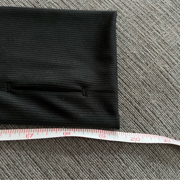 NWT Womens NIKE RUNNING Dri-Fit 1/4 zip Pullover Size XL w/thumbholes Black/Slvr - Picture 7 of 13